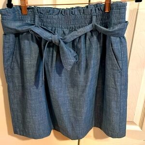 NWT J Crew chambray skirt size large. With pockets.